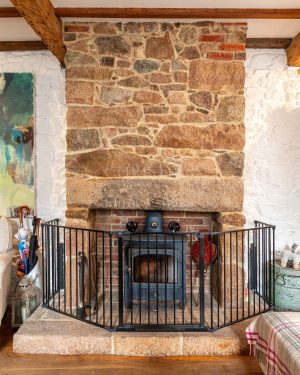 Granite Cottage In Sought After Location