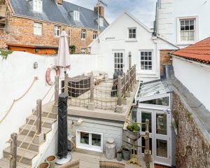 Granite Cottage In Sought After Location