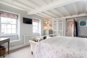 Granite Cottage In Sought After Location