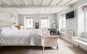 Granite Cottage In Sought After Location