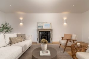 Detached Modern Residence Just A Short Walk To The Sea