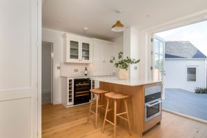 Detached Modern Residence Just A Short Walk To The Sea