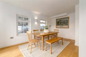 Detached Modern Residence Just A Short Walk To The Sea