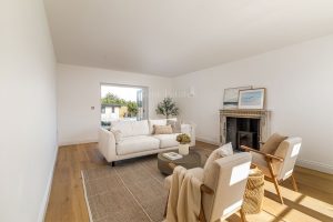 Detached Modern Residence Just A Short Walk To The Sea