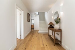 Detached Modern Residence Just A Short Walk To The Sea