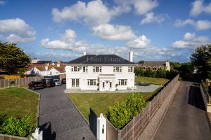 Detached Modern Residence Just A Short Walk To The Sea