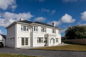 Detached Modern Residence Just A Short Walk To The Sea