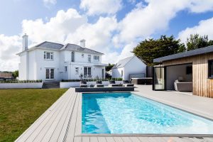 Detached Modern Residence Just A Short Walk To The Sea