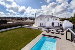 Detached Modern Residence Just A Short Walk To The Sea