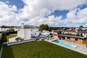 Detached Modern Residence Just A Short Walk To The Sea