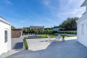 Detached Modern Residence Just A Short Walk To The Sea