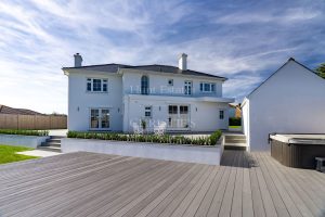 Detached Modern Residence Just A Short Walk To The Sea