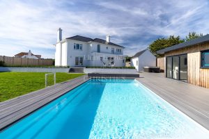 Detached Modern Residence Just A Short Walk To The Sea