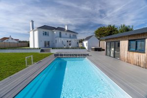 Detached Modern Residence Just A Short Walk To The Sea