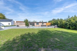 Detached Modern Residence Just A Short Walk To The Sea