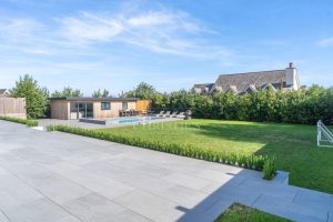 Detached Modern Residence Just A Short Walk To The Sea