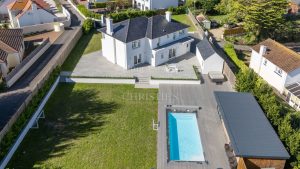 Detached Modern Residence Just A Short Walk To The Sea