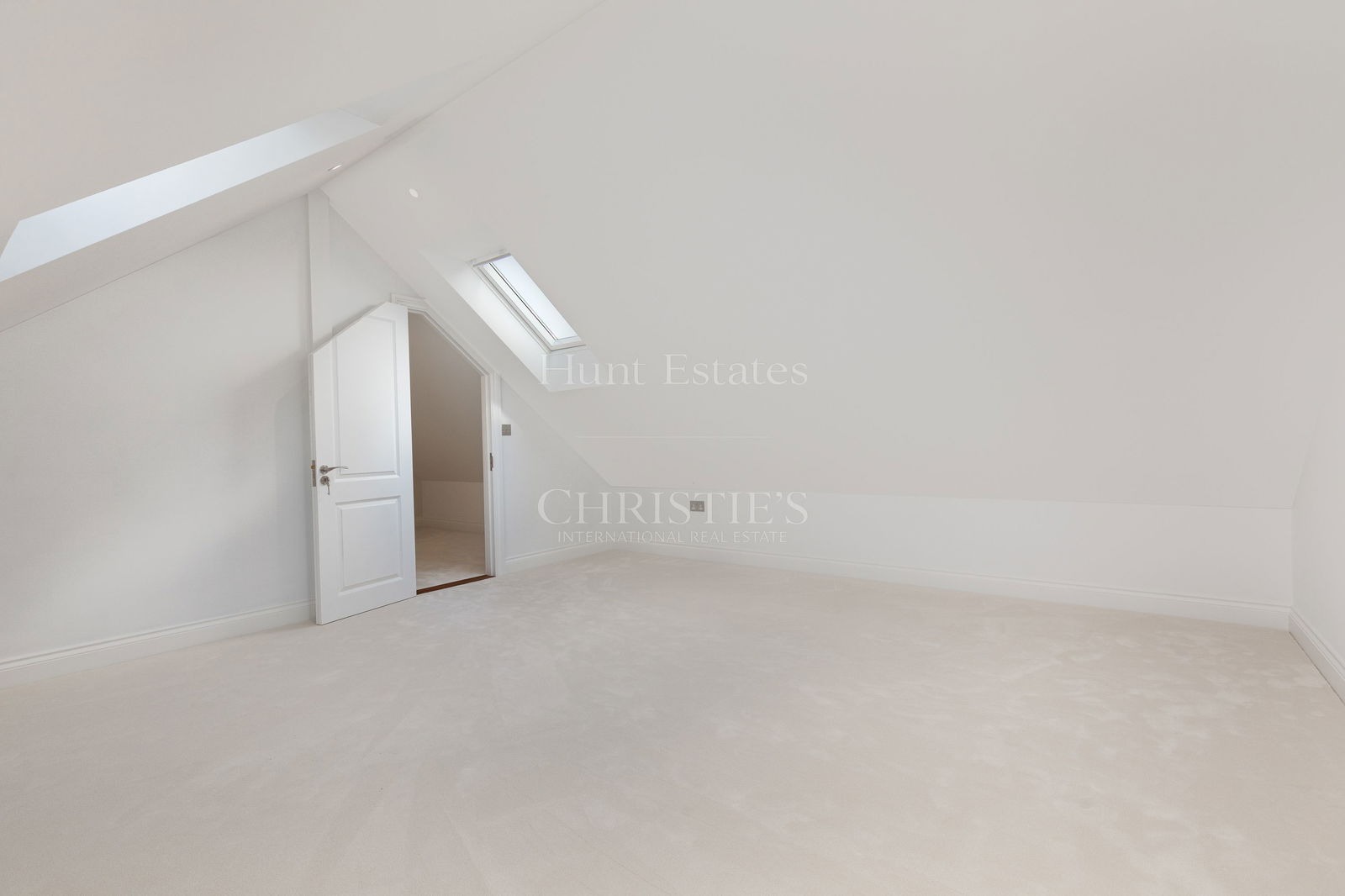 6 Bedroom Single Family Home/House's Image 38