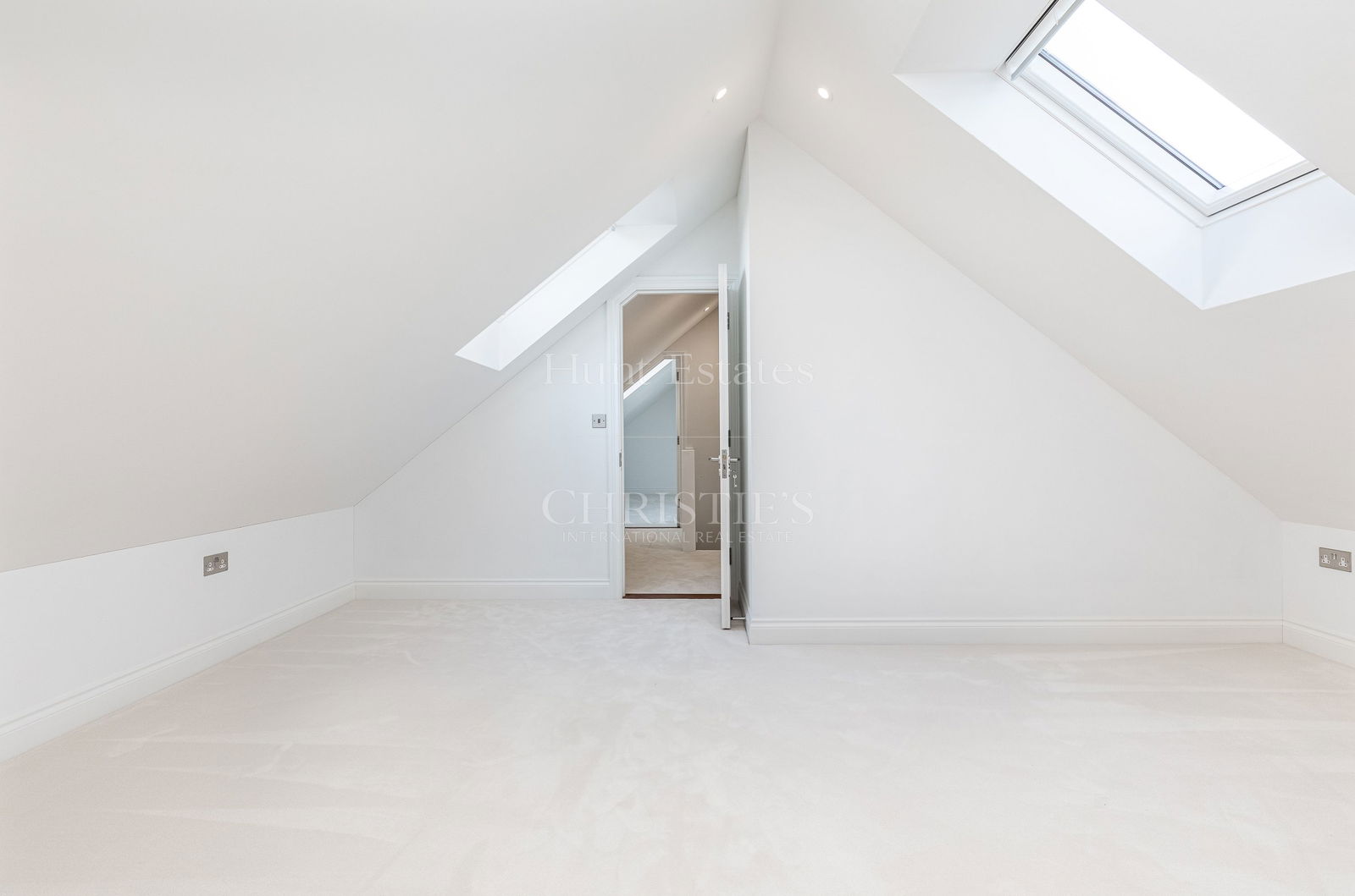 6 Bedroom Single Family Home/House's Image 43