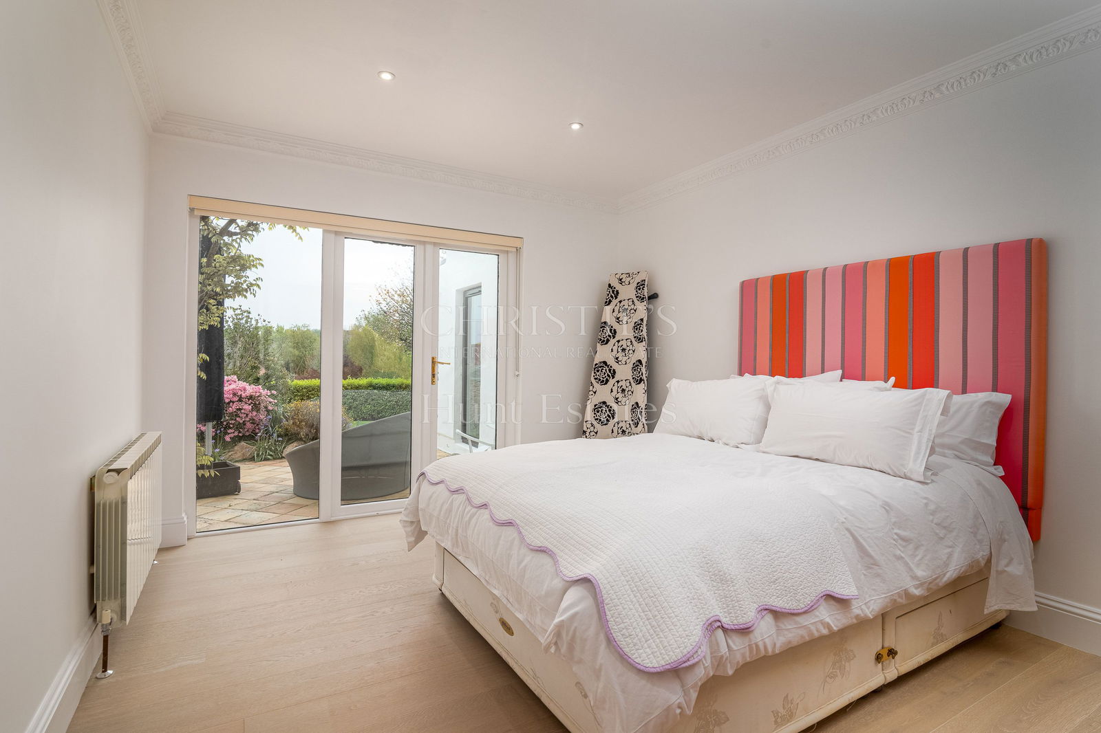 6 Bedroom Single Family Home/House's Image 7