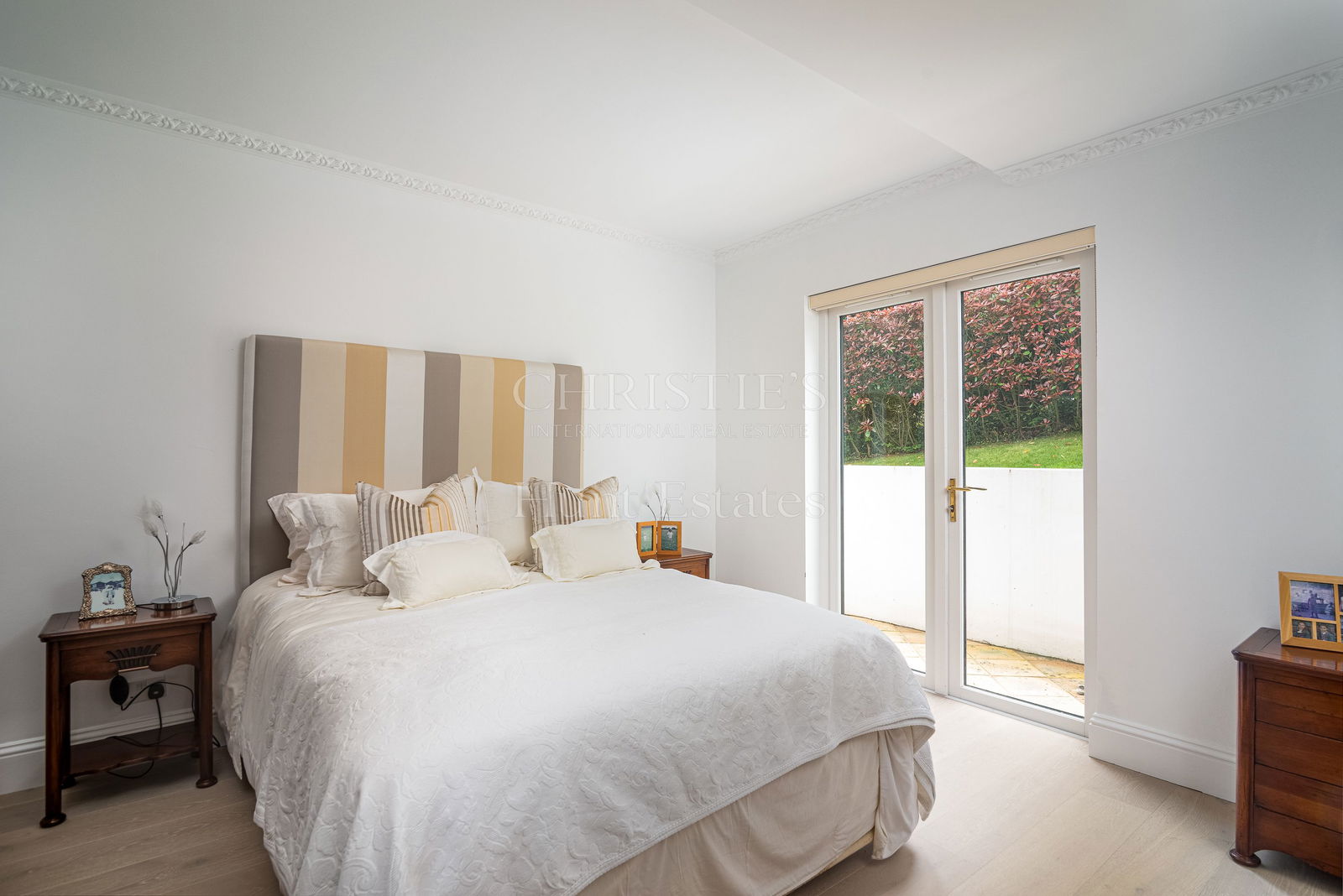 6 Bedroom Single Family Home/House's Image 10