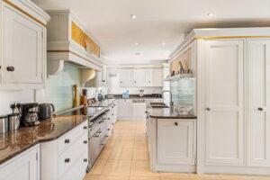 Detached Five Bedroom Family Home