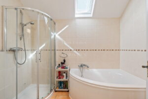 Detached Five Bedroom Family Home
