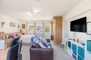 Detached Five Bedroom Family Home