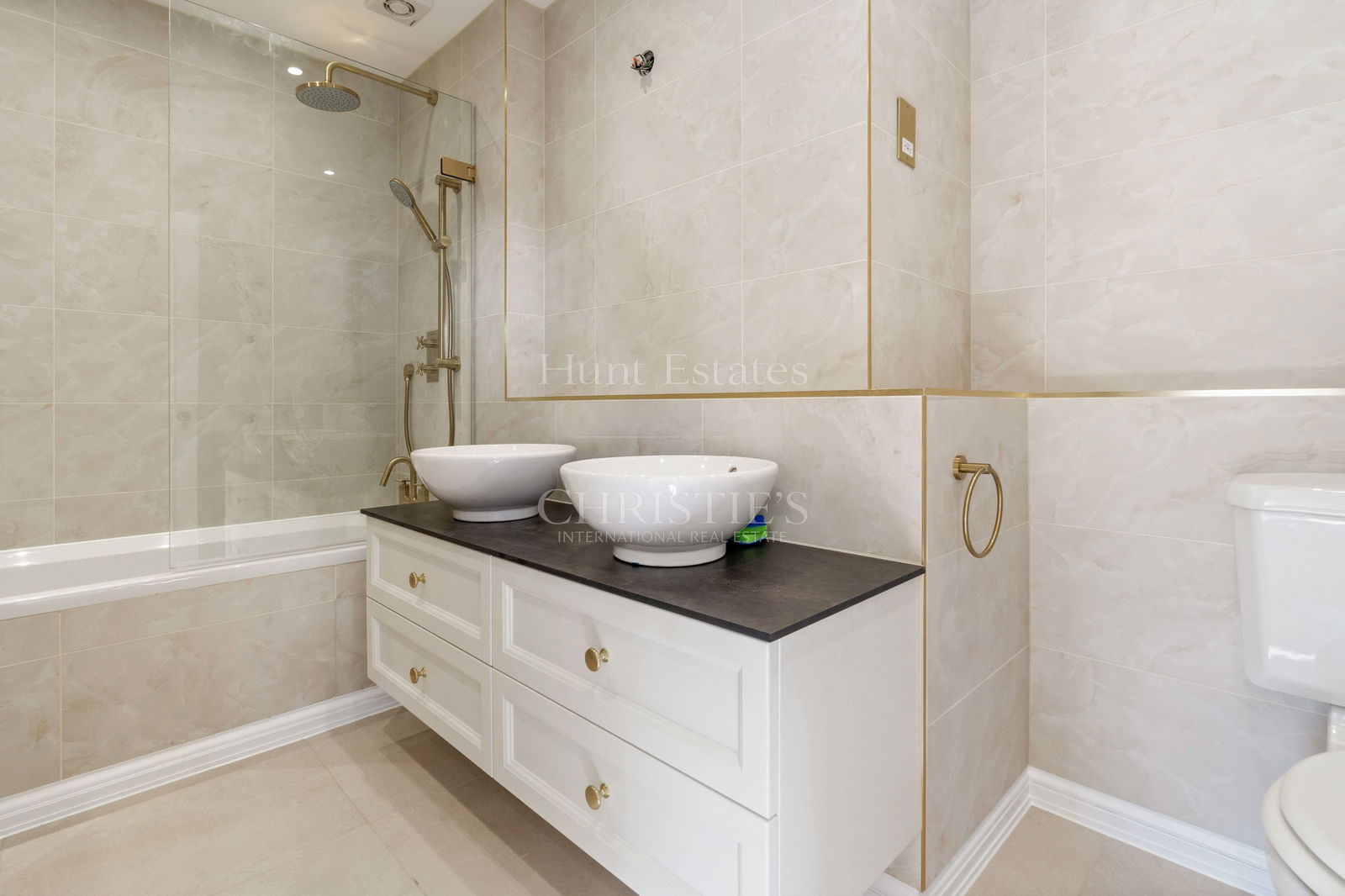 3 Bedroom Apartment/Flat's Image 10