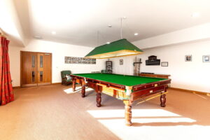 L&rsquo; Hermitage Apartment with Balcony and Parking