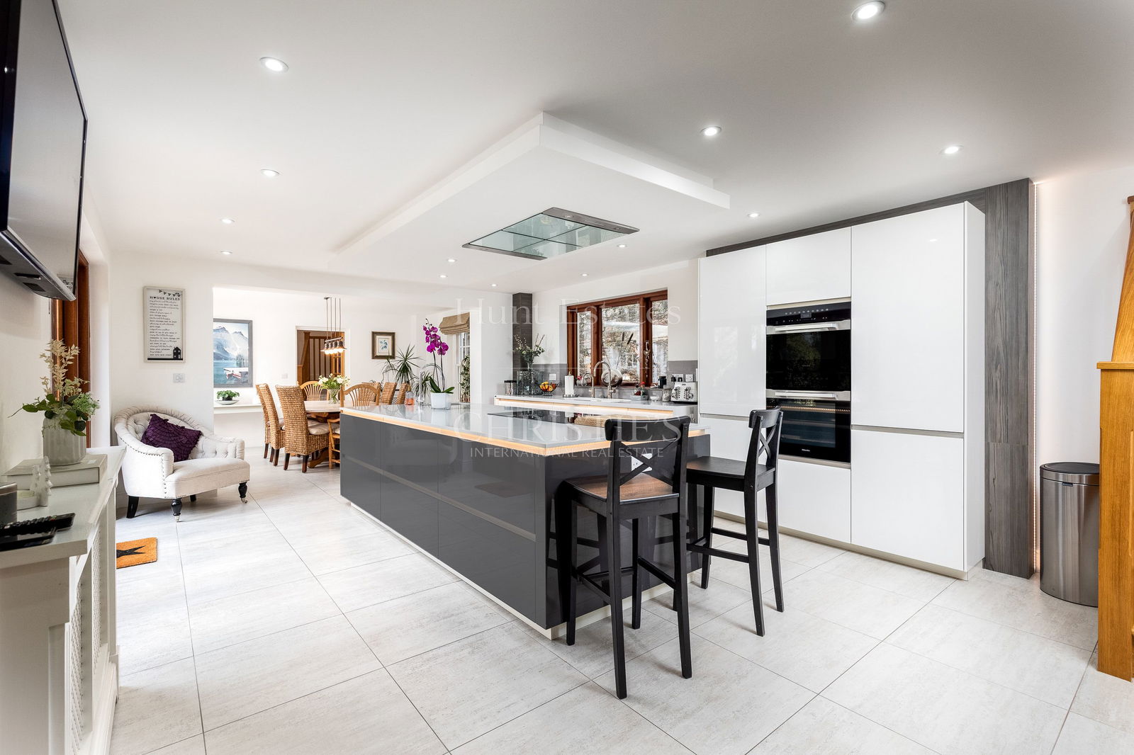 5 Bedroom Single Family Home/House's Image 5