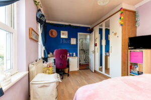 Detached Five Bedroom Family Home