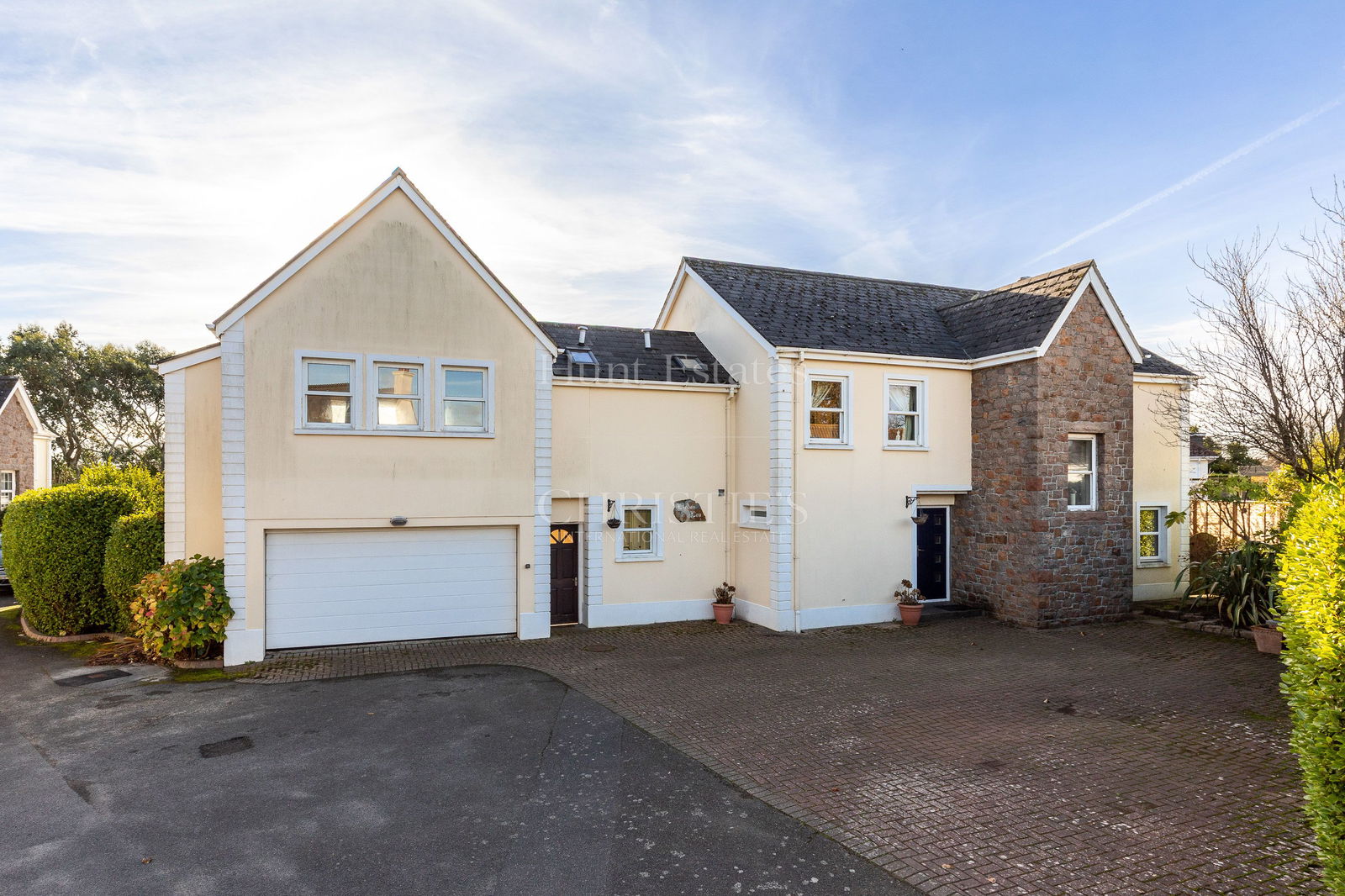 5 Bedroom Single Family Home/House's Image 28