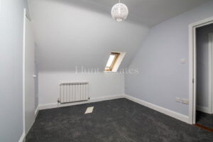 Modern Built Townhouse In A Quiet No Through Traffic Location