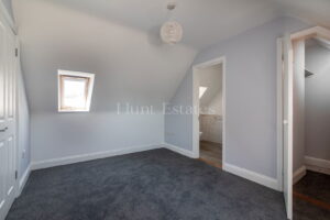 Modern Built Townhouse In A Quiet No Through Traffic Location