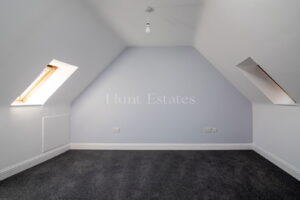 Modern Built Townhouse In A Quiet No Through Traffic Location