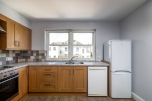 Modern Built Townhouse In A Quiet No Through Traffic Location