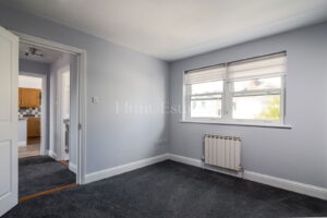 Modern Built Townhouse In A Quiet No Through Traffic Location