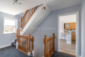 Modern Built Townhouse In A Quiet No Through Traffic Location