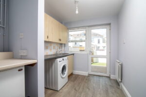 Modern Built Townhouse In A Quiet No Through Traffic Location