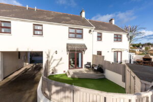 Three Bedroom Family Home In Longueville