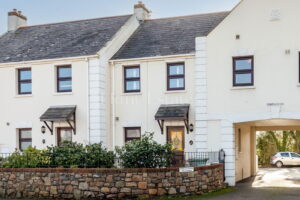 Three Bedroom Family Home In Longueville