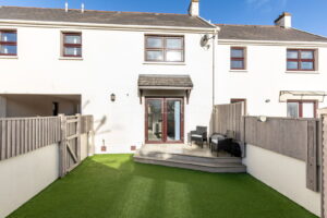 Three Bedroom Family Home In Longueville