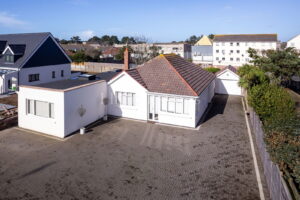 Non-Qualified - Newly Renovated Bungalow