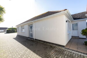 Non-Qualified - Newly Renovated Bungalow