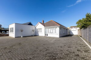 Non-Qualified - Newly Renovated Bungalow