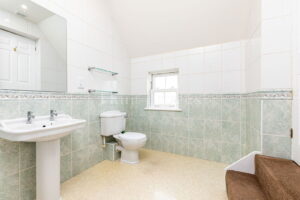 Four Bedroom, Three Bathroom Town House With Single Garage &nbsp;