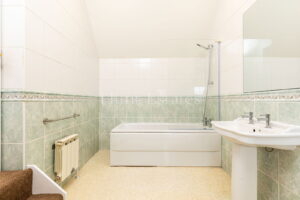 Four Bedroom, Three Bathroom Town House With Single Garage &nbsp;