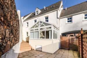 Four Bedroom, Three Bathroom Town House With Single Garage &nbsp;