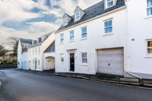 Four Bedroom, Three Bathroom Town House With Single Garage &nbsp;